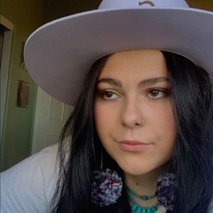 Meet your Posher, Haley